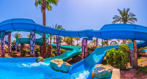 a water slide at a theme park at Pickalbatros Golf Beach Resort - All Inclusive in Sharm El Sheikh