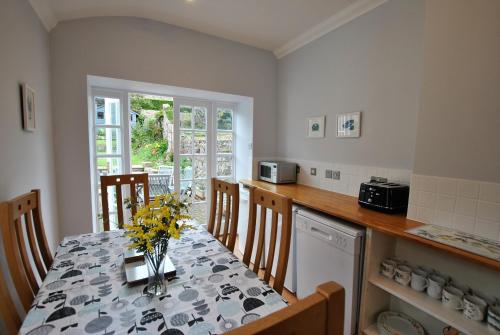 Cuisine ou kitchenette dans l'établissement Harbour House- home from home in Pittenweem
