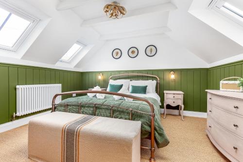 a bedroom with green walls and a bed at Honeybee Cottage- stunning home on Fife coast in Anstruther