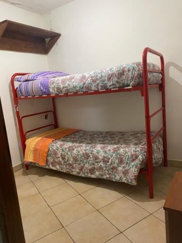 Łóżko lub łóżka piętrowe w pokoju w obiekcie Villa piccola
