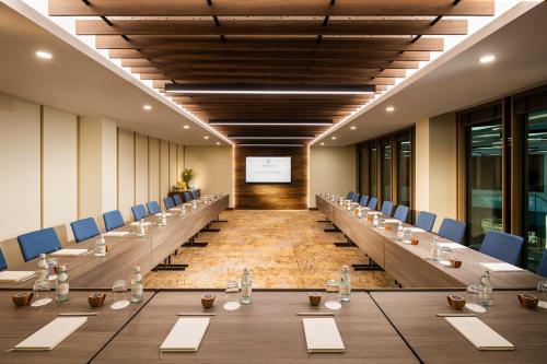 a conference room with a long table and chairs at Kings' Valley Medical & Spa Hotel in Kazanlŭk