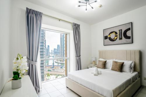 Tanin – Exquisite Marina View Apartment With Balcony