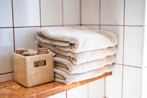 a pile of towels on a shelf in a bathroom at Wrzosowe Wzgórze - Dom nad jeziorem Kłączno in Kłaczno