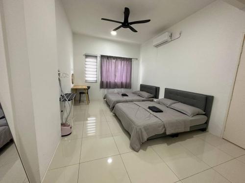 Ένα ή περισσότερα κρεβάτια σε δωμάτιο στο Inadh Suites @ Icon Residence With Pool