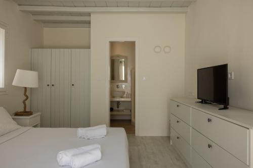 Amaris Mykonian Residenceにあるベッド