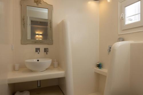 Amaris Mykonian Residenceにあるバスルーム