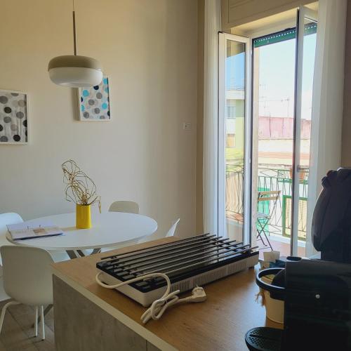 a kitchen with a keyboard on top of a table at Sole raggiante Lia Darzillo in Afragola
