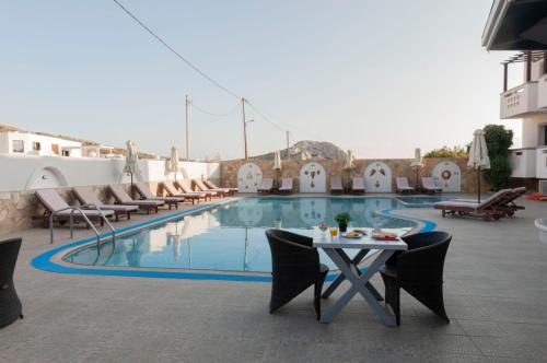 Bazén v ubytování Arkasa Bay Hotel nebo v jeho okolí