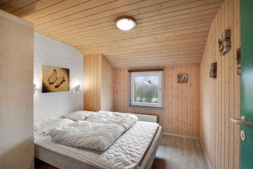 Postel nebo postele na pokoji v ubytování Einladendes Poolhaus Mit Meerblick - Einladendes Poolhaus Mit Meerblick