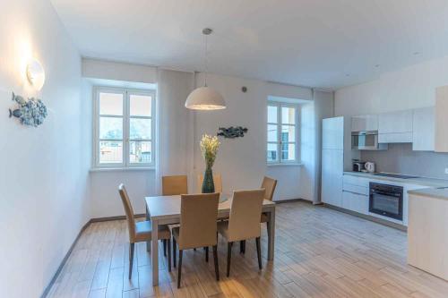 a kitchen and dining room with a table and chairs at Maioliche Apartments Griante in Griante Cadenabbia