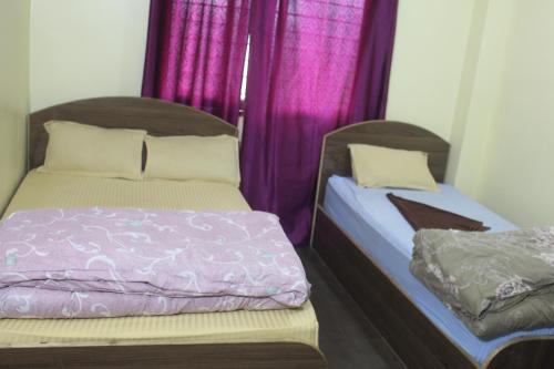 Postel nebo postele na pokoji v ubytování Universal Hotel & Lodge - Gorkha
