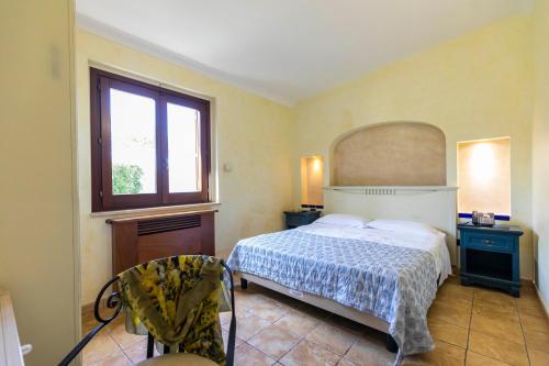 a bedroom with a bed and a window at Borgo Donna Canfora in Capo Vaticano