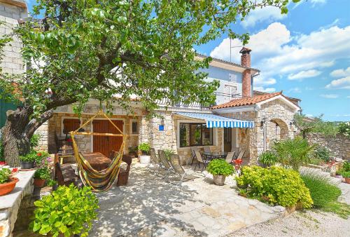 Apartment Biserka 2240