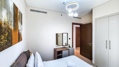 STAY BY LATINEM Luxury 1BR Holiday Home CVR B2601 near Burj Khalifa