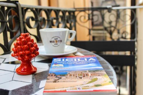 Tetera y cafetera en Dalì al mare