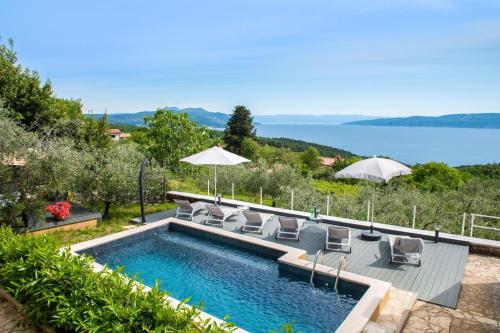 Holiday house LENU with Pool and amazing sea view