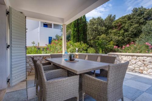 Balkón nebo terasa v ubytování Villa VALERIE with pool and sea view