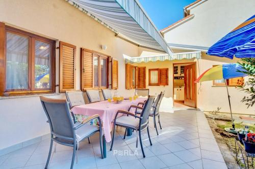 Apartment casa MELITA with garden in a quiet location near Pula, beatiful beach