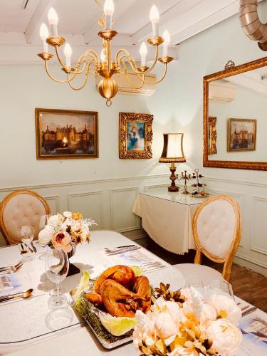a dining room with a table with a turkey on it at 法國小古堡-Chateau de France in Wujie
