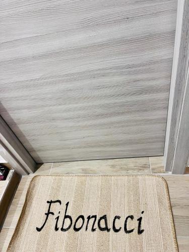 a rug with the word fibonacci on the floor of a room at A Pisa con amore in Pisa