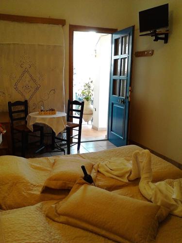 a large bed in a room with a table at Karagiannaki in Skála Sykaminéas