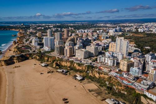 Ocean Breeze 1 BDR Flat in Portimão by LovelyStay