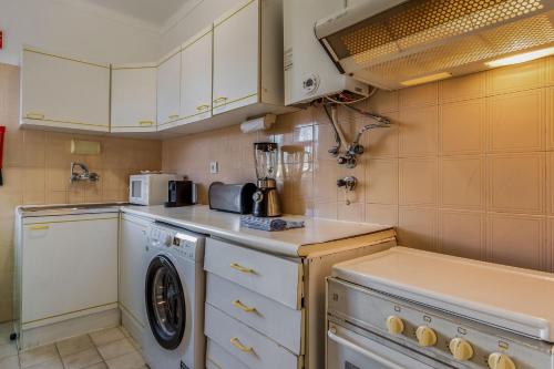 Ocean Breeze 1 BDR Flat in Portimão by LovelyStay