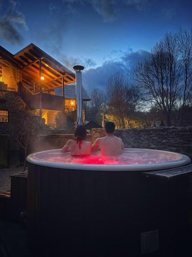 a man and a woman sitting in a bath tub at Alojamiento Luz de Hadas in Sampil