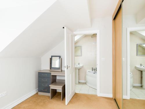 a bathroom with a sink and a mirror at Pass the Keys Self Contained 2 Bed with Parking Leamington Spa in Leamington Spa