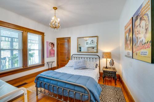 Katil atau katil-katil dalam bilik di Spacious Home with Florida Room about 1 Mi to Lake Dora!