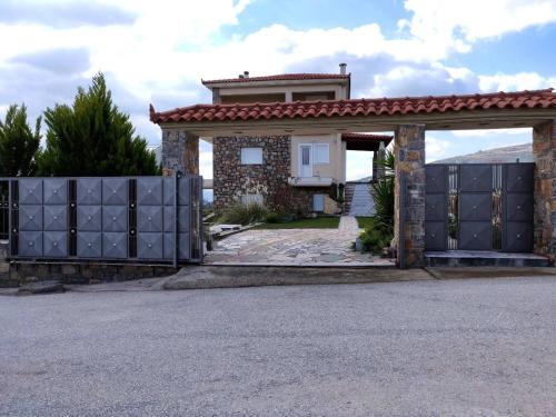 Το κτήριο όπου στεγάζεται  η βίλα