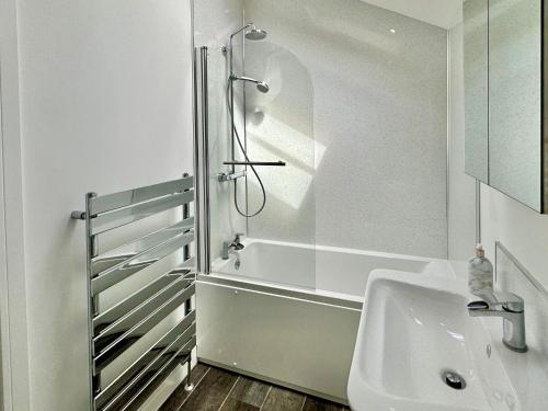 7 Bluebridge Court with Free Parking photo 20