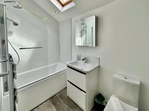 7 Bluebridge Court with Free Parking photo 5