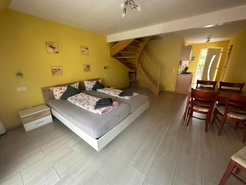 Letto o letti in una camera di Pension LeLiLa Rust - ex Gästehaus Milella