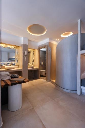 a large room with a bathroom with a sink at Ibiscus Boutique in Mýkonos City