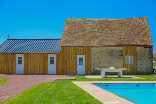 a barn with a picnic table in front of it at La Vallee 