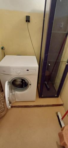 a washing machine in a room with a window at Apartmán U Milušky in Brocná