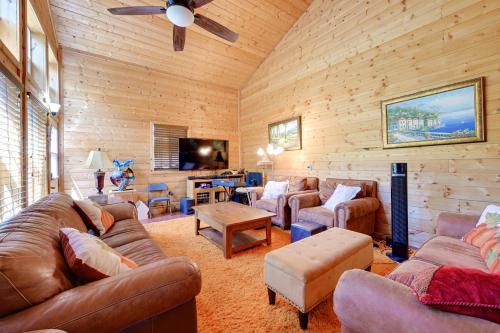 Gallery image of California Hot Springs Creekside Treehouse Cabin in Panorama Heights