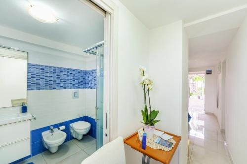 a bathroom with a toilet and a sink at casetta mariapia in Procida