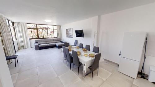VV Las Buganvillas MASPALOMAS - Cocina y habitaciones con baños privados