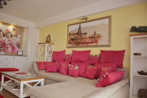 a living room with red pillows on a couch at Boutique Citadel in Eforie Nord