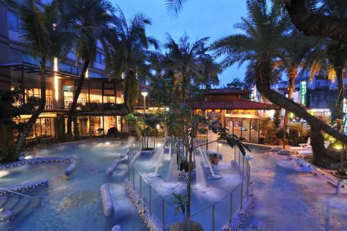 Swimmingpoolen hos eller tæt på Resort One Hotel