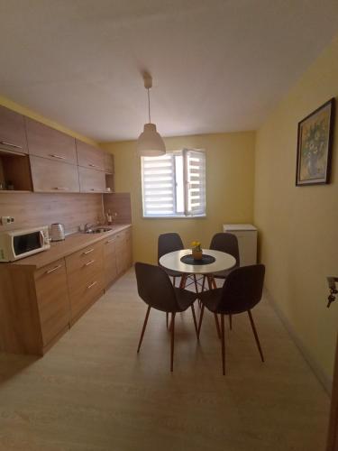 Η κουζίνα ή μικρή κουζίνα στο Apartament Lili Sozopol