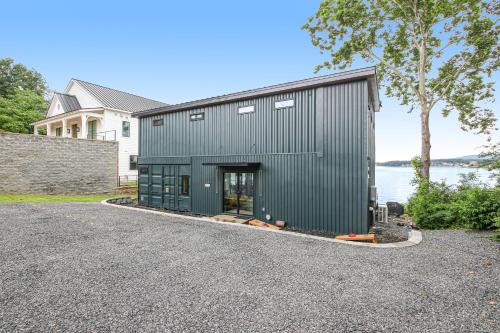 The Outlook - Shipping Container – Photos 2