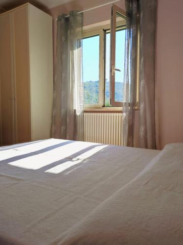 a bedroom with a bed and a window at La Cèsa in Itri