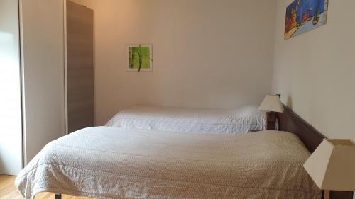  Residencia Aldosa -  Room  picture :   Shower    Bath    TV                           