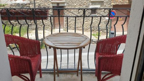  Residencia Aldosa -  Room  picture :   Shower    Bath    TV                           