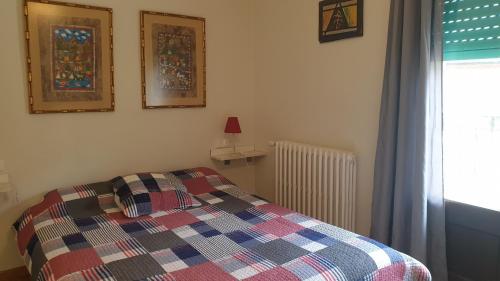  Residencia Aldosa -  Room  picture :   Shower    Bath    TV                           