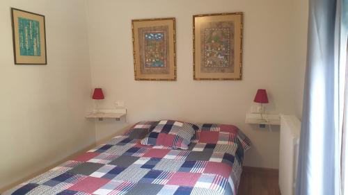  Residencia Aldosa -  Room  picture :   Shower    Bath    TV                           