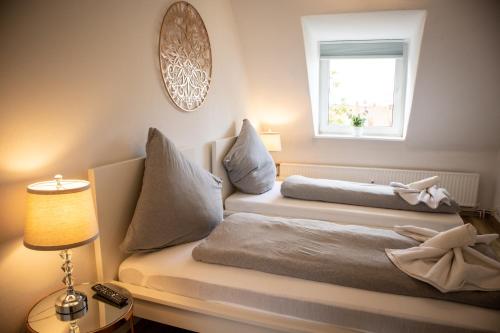 Tempat tidur dalam kamar di Wohnung für 4 Gäste in Laatzen Messe- und Citynah